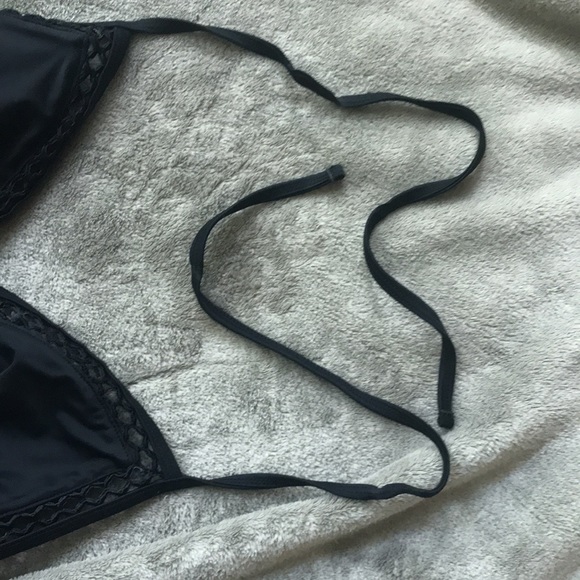 Black bikini swimsuit top, string tie on top and gold clip on the back. - Picture 5 of 7
